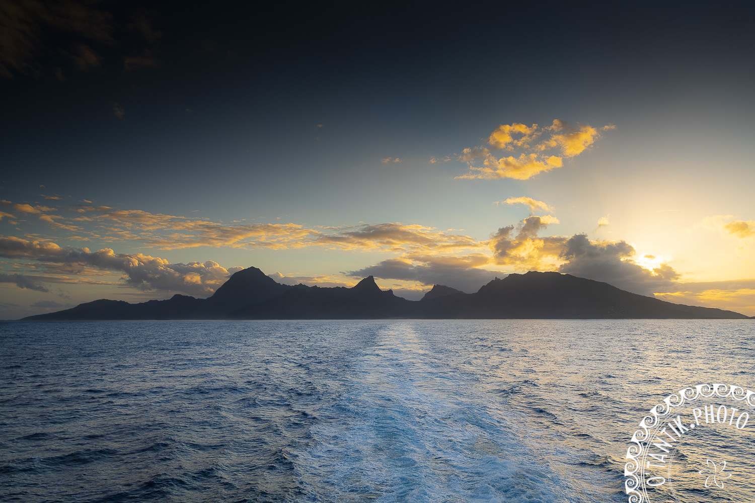 Tahiti - Soleil couchant sur Moorea