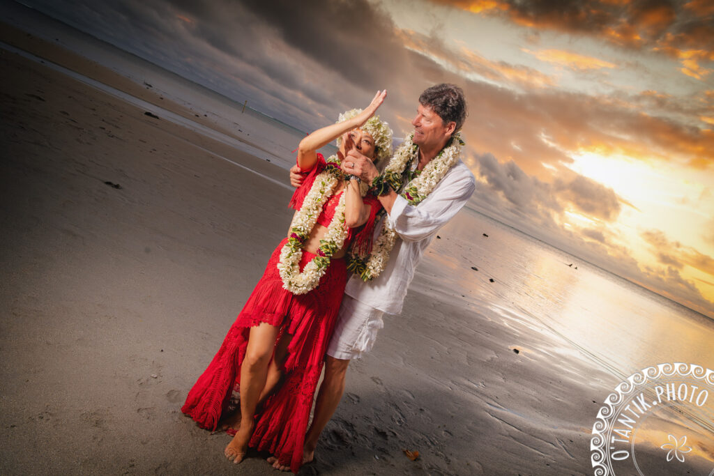 Portrait fine art de Sabrine et Remy pendant leur mariage à Moorea en juillet 2026