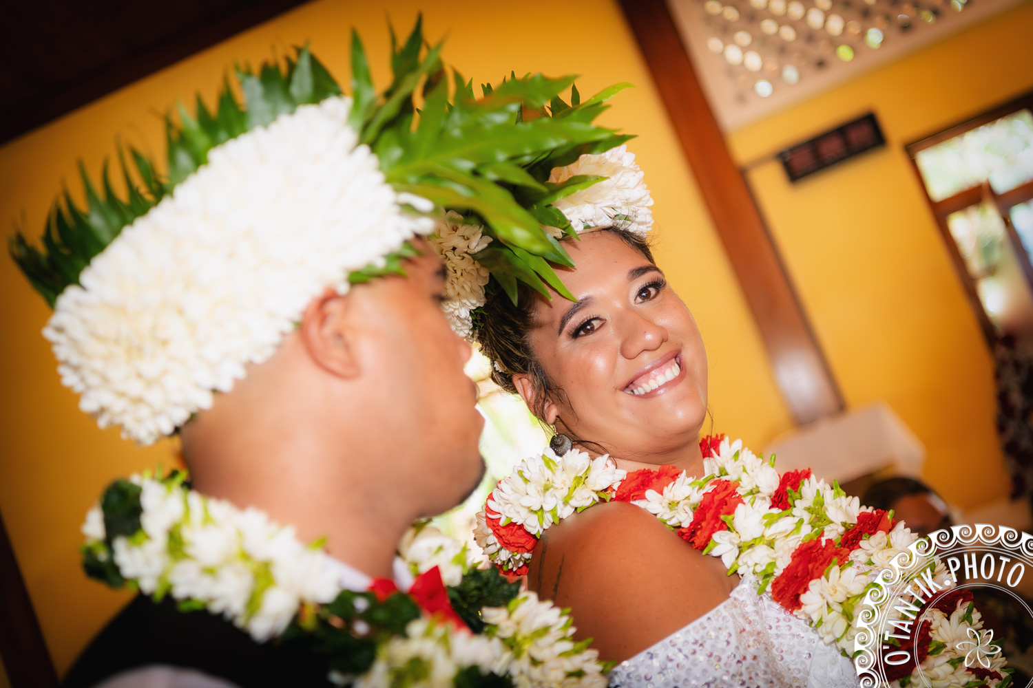 Portrait fine art de Jessica et Ridgy pendant leur mariage à Moorea en  2025