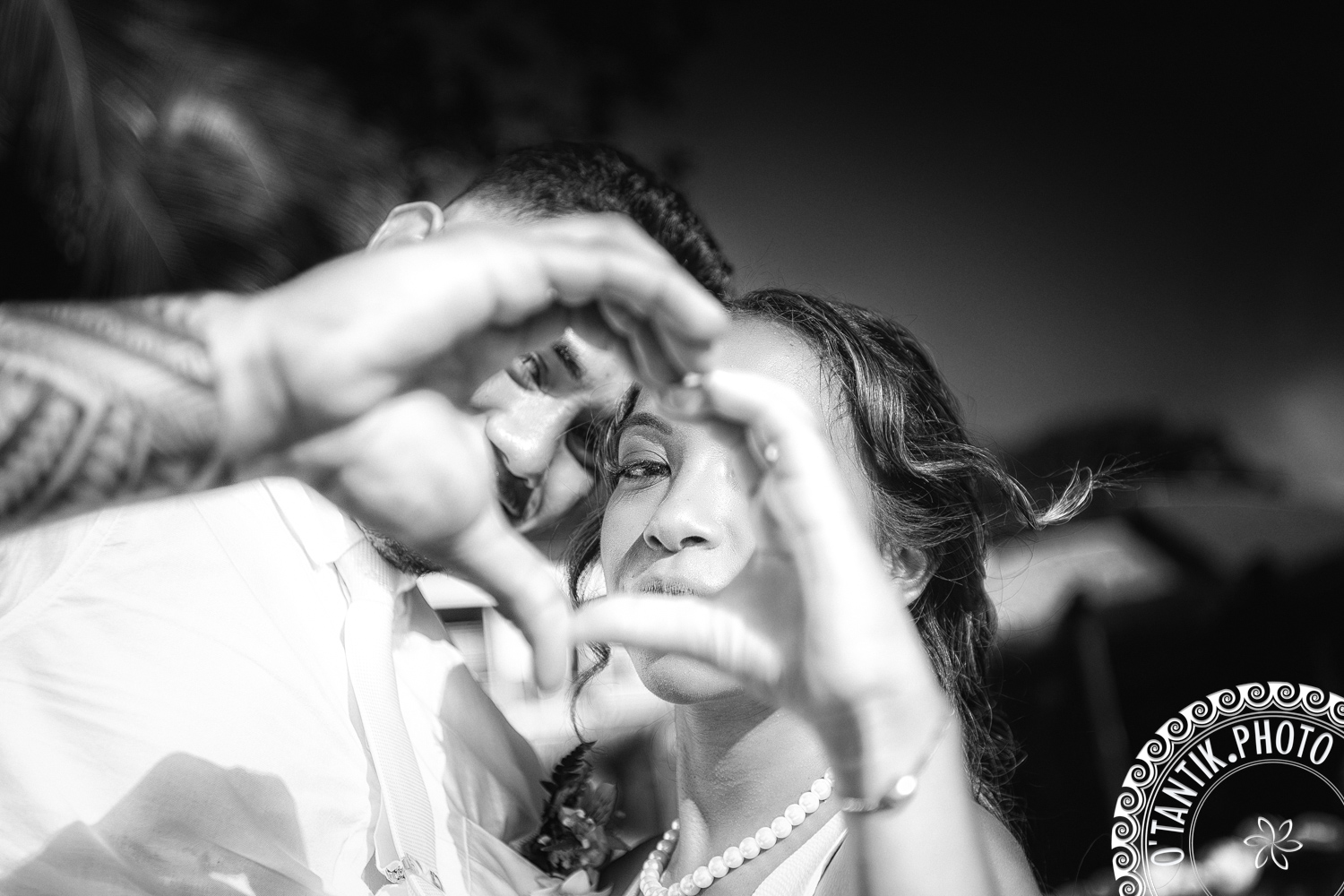 Portrait fine art de Wendy et Arohena pendant leur mariage à Tahiti en février 2025
