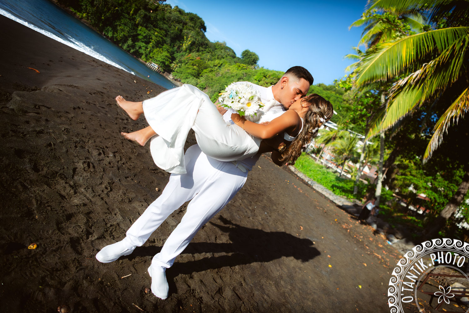 Portrait fine art de Wendy et Arohena pendant leur mariage à Tahiti en février 2025